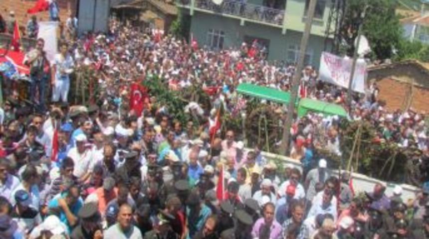 Şehit annesi: Oğlum bizden &ouml;nce cennete gitti, bizi de cennete g&ouml;t&uuml;recek
