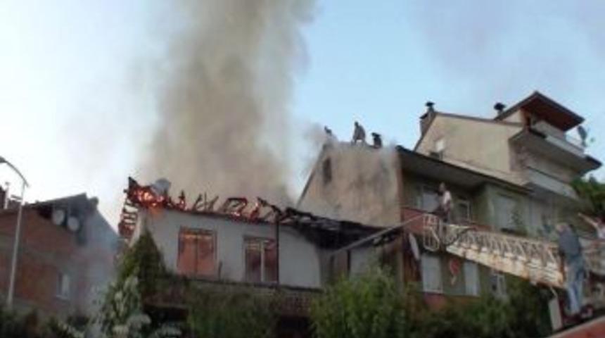İki katlı ev yandı