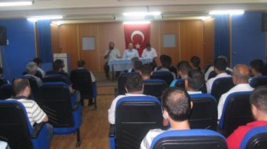 Tutuklu ve h&uuml;k&uuml;ml&uuml;lere din k&uuml;lt&uuml;r&uuml; ve ahlak dersi