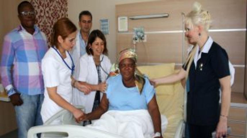 Kongolu hasta Adana&rsquo;da şifa arıyor