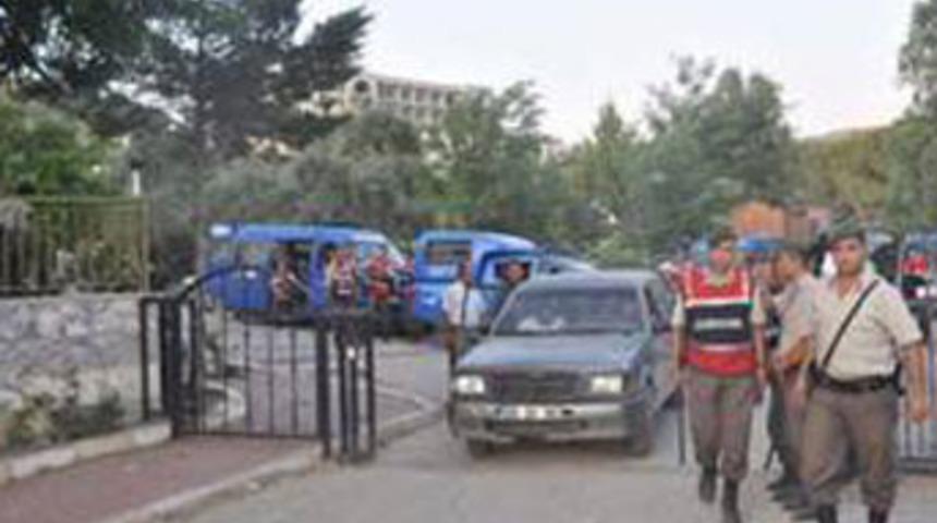 Şehit askerin kuzenine lin&ccedil; girişimi