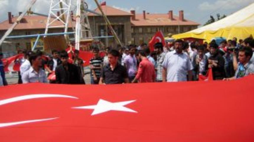 Erzurum 13 şehit i&ccedil;in y&uuml;r&uuml;d&uuml;