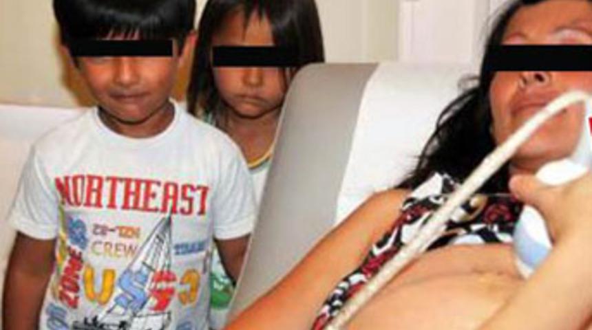 Karnındaki &uuml;&ccedil;&uuml;zlerini evlatlık vermek istiyor