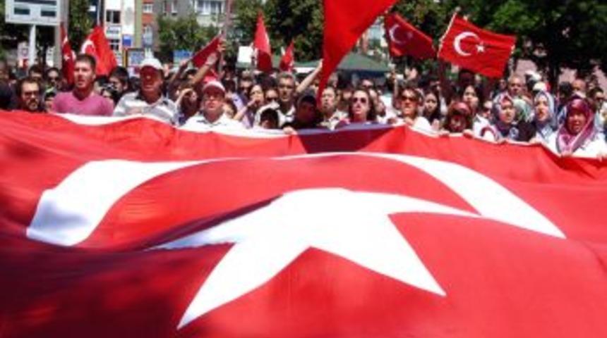 K&uuml;tahyalılar 13 şehit i&ccedil;in y&uuml;r&uuml;d&uuml;