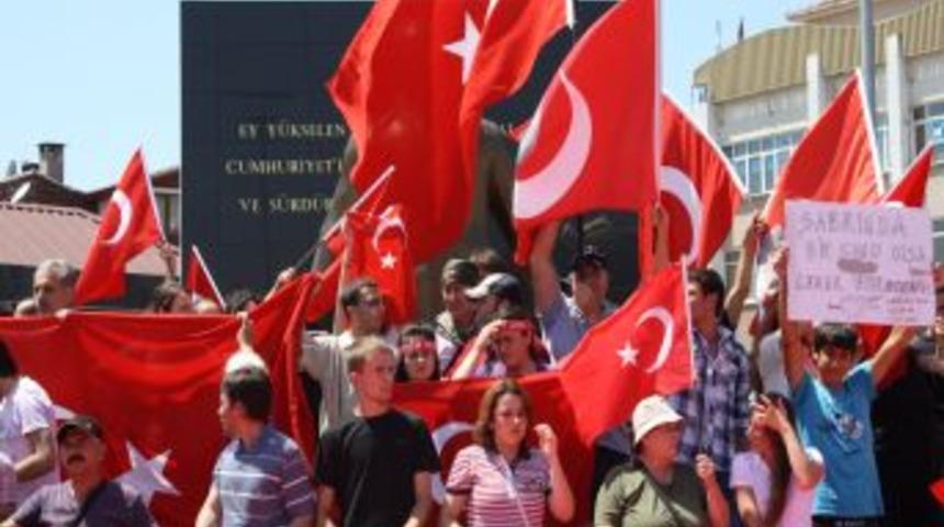 Sakaryalılar ter&ouml;r&uuml; protesto etti