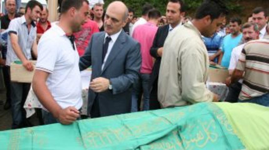 Trabzon'daki kazada vefat eden 8 kişi toprağa verildi.