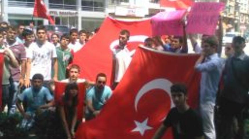 Sinop&rsquo;ta gen&ccedil;ler ter&ouml;re tepki g&ouml;sterdi