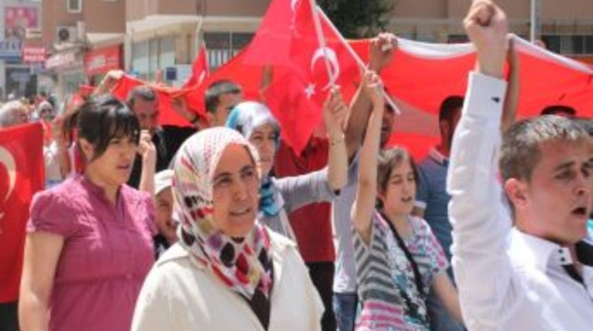 Nevşehirliler 13 şehit i&ccedil;in y&uuml;r&uuml;d&uuml;