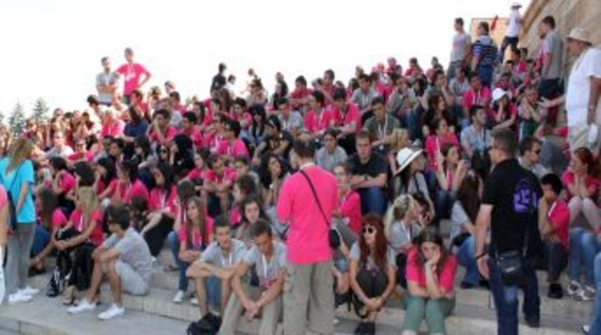 500 gurbet&ccedil;i gen&ccedil;, ziyaretlerini Ankara'da tamamladı