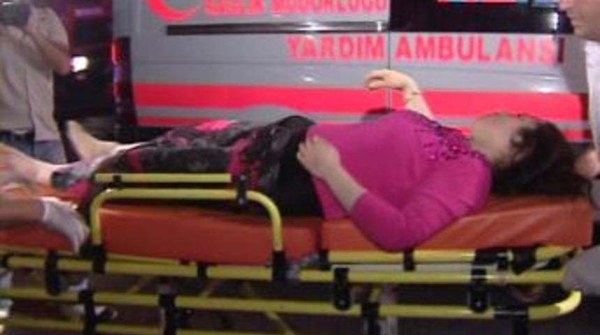 D&uuml;ğ&uuml;nden d&ouml;nen ara&ccedil; kaza yaptı: 8 yaralı