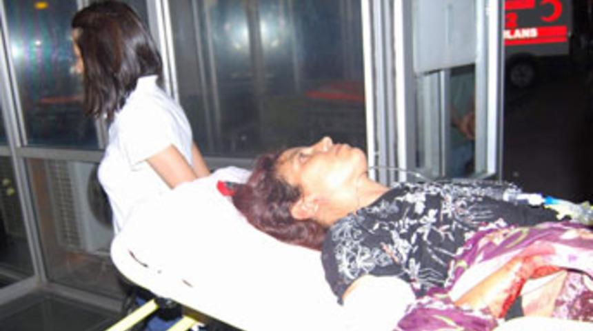 Evini terk eden kızını bı&ccedil;akladı