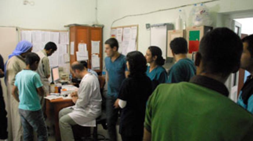 24 inşaat iş&ccedil;isi yedikleri gıdadan zehirlendi