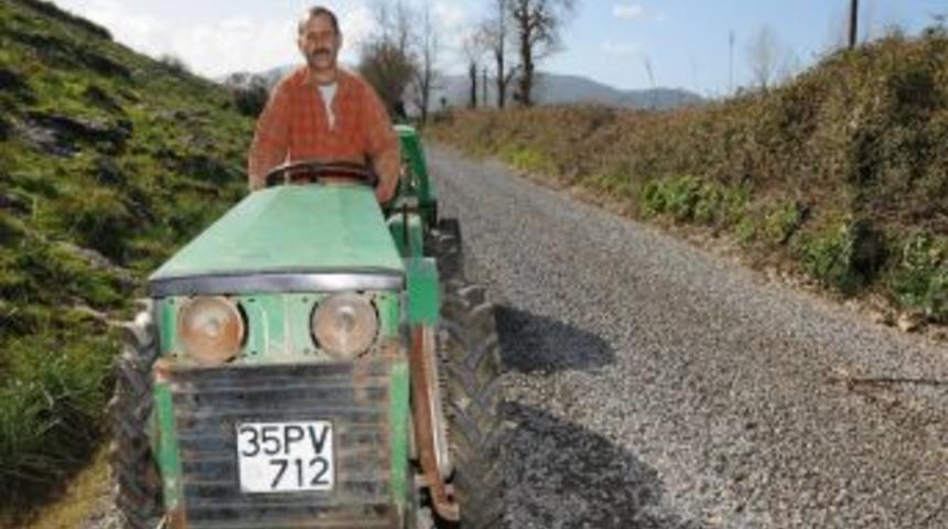 İzmir B&uuml;y&uuml;kşehir &uuml;&ccedil; ayda 1,5 milyon metrekare ova yolu asfaltlayacak