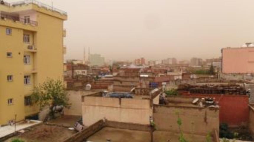 Yaz ortasında esen toz bulutu Şırnak&rsquo;ı olumsuz etkiledi