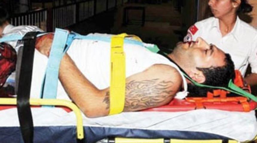 Dövülen kadını kurtarmak isterken bıçaklandı