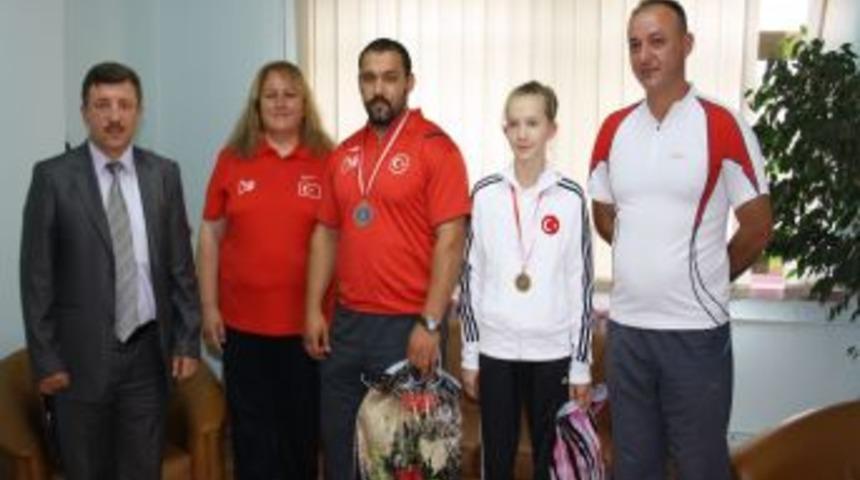 Avrupa şampiyonları Niğde İl M&uuml;d&uuml;r&uuml; Kaplan&rsquo;ı ziyaret etti