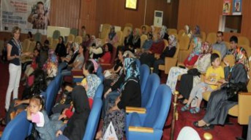 Anne babalar, okul &ouml;ncesi eğitimde hem bilin&ccedil;leniyor hem de para kazanıyor