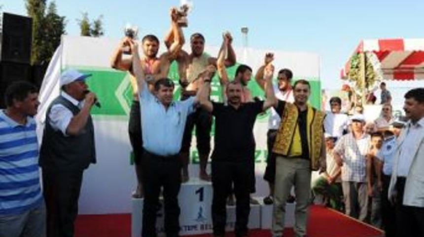 Sancaktepe&rsquo;de başpehlivan Recep Kara oldu