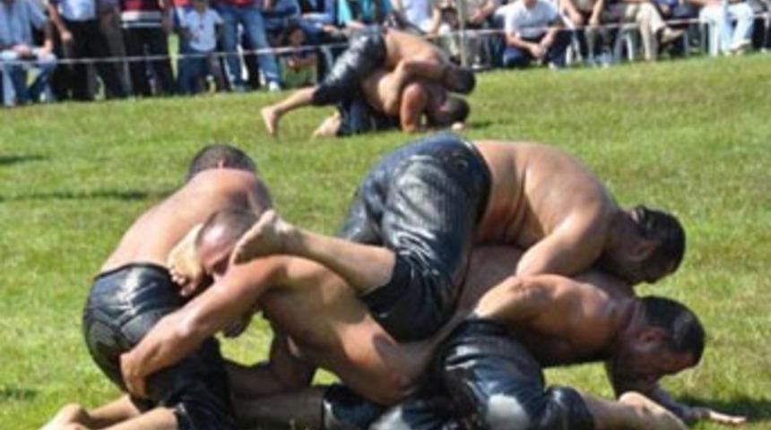 Pehlivanlar rakiplerini karıştırdı