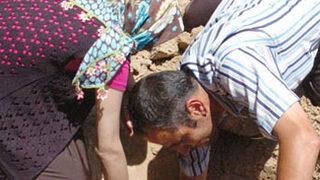 Kesilen kolunu gözyaşları içinde gömdü