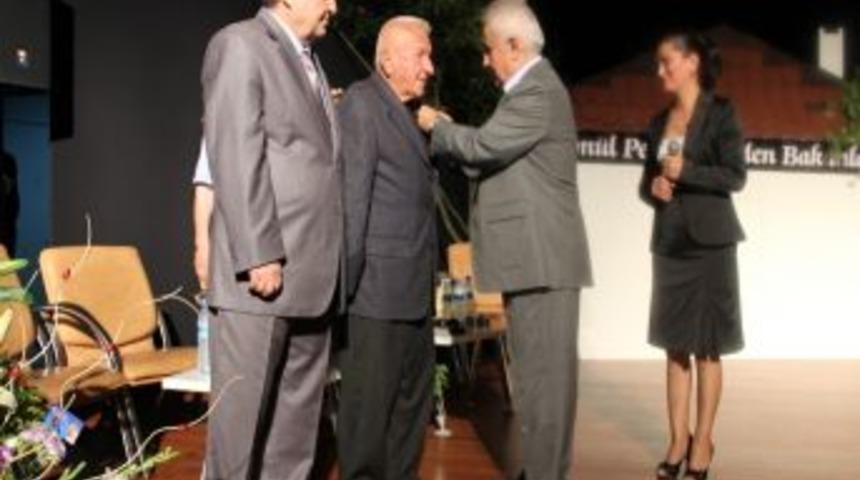 &Uuml;nl&uuml; bestek&acirc;r Ahmet Ka&ccedil;ar&rsquo;a 70. sanat yılında saygı gecesi