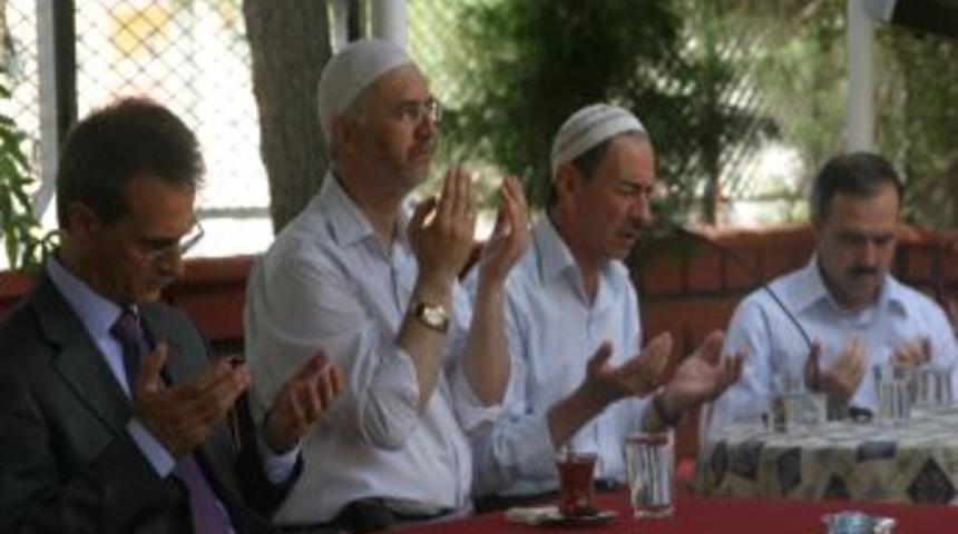 Vali &Ccedil;olak, ter&ouml;rle m&uuml;cadeleye verdikleri destek i&ccedil;in Siirtlilere teşekk&uuml;r etti