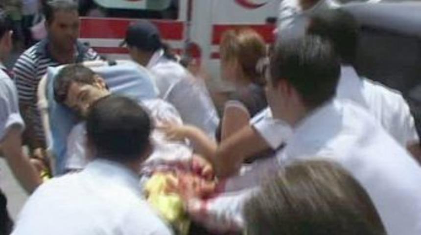 &Ccedil;ok katlı mağazada bı&ccedil;aklı dehşet