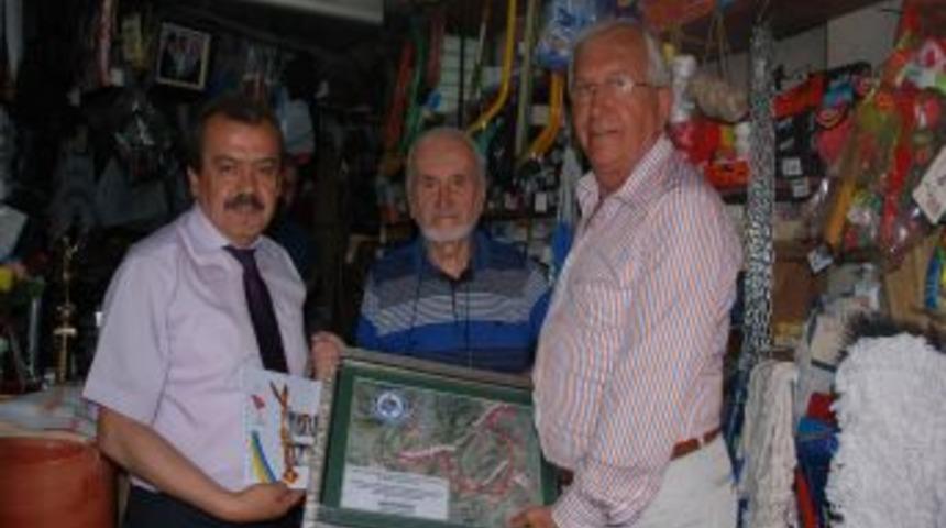 Hayırsever Hacı İzmirli'nin adı mahalleye verildi