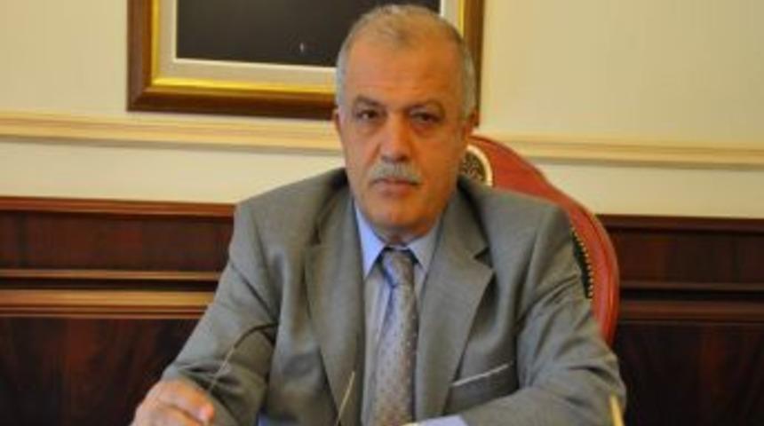 Valilik, &ccedil;ift&ccedil;ilerin saplarını par&ccedil;alamak i&ccedil;in makine aldı