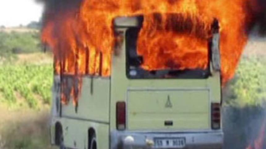 İ&ccedil;inde yolcu varken yamnaya başladı