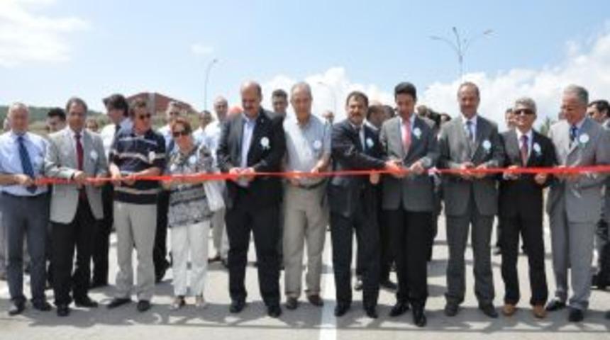 Abant İzzet Baysal &Uuml;niversitesi G&ouml;lk&ouml;y Kamp&uuml;s&uuml;'ne giden yolun a&ccedil;ılışı yapıldı