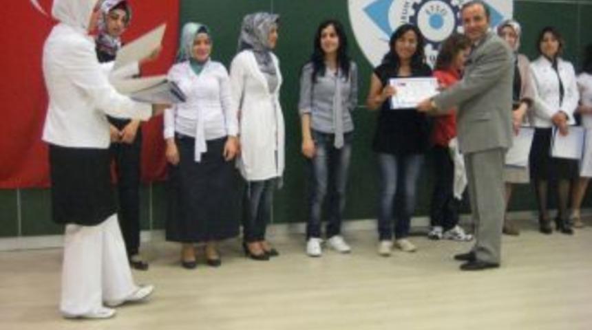 'Kadının Bilgiye Entegrasyonu Kursu'nu tamamlayanlara sertifika