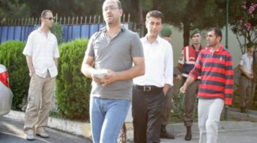 Ter&ouml;ristbaşı &Ouml;calan'ın avukatları a&ccedil;ıklama yapmadı