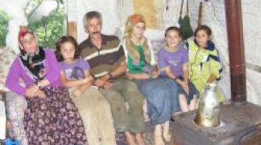 Barakadaki  şarkın ailesi evine kavuşuyor