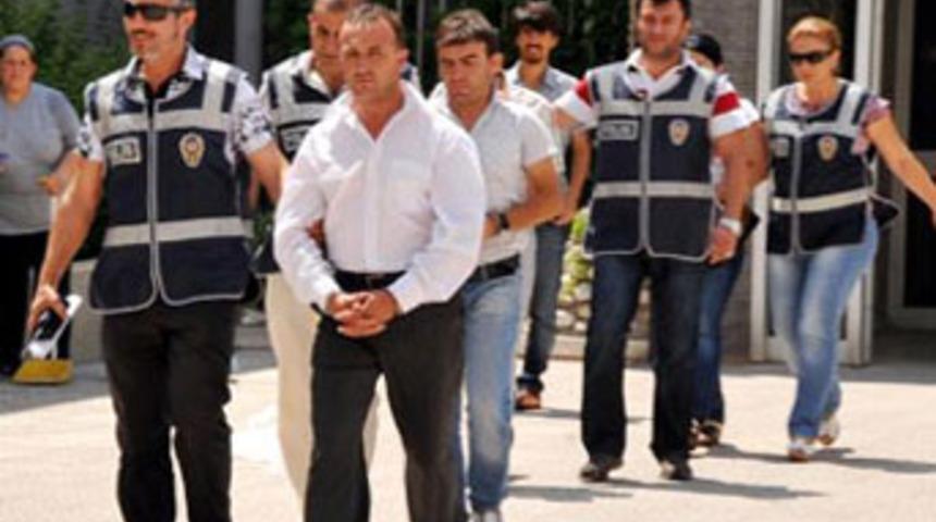 Muhtardan eski ortağa aşk tuzağı