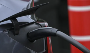 K&uuml;resel elektrikli ara&ccedil; satışları ağustosta 1,83 milyona ulaştı