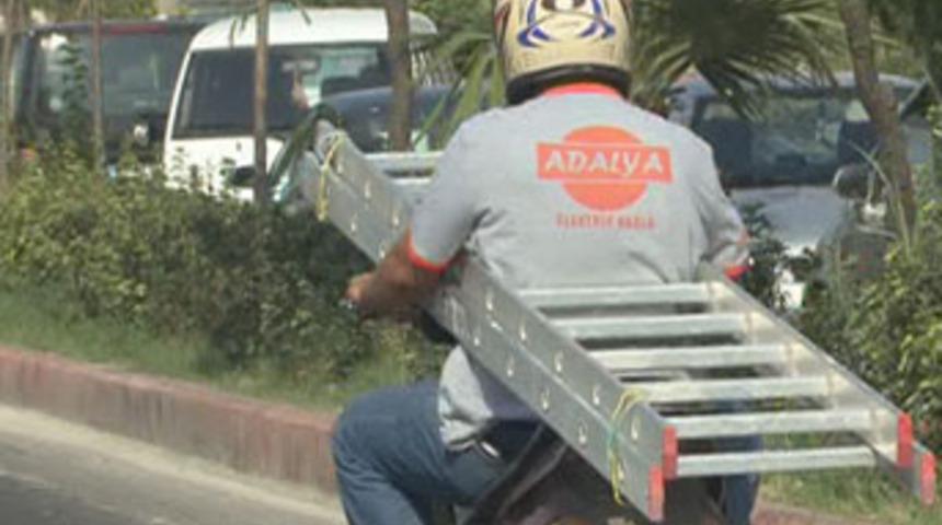 Trafikte şaşırtan g&ouml;r&uuml;nt&uuml;