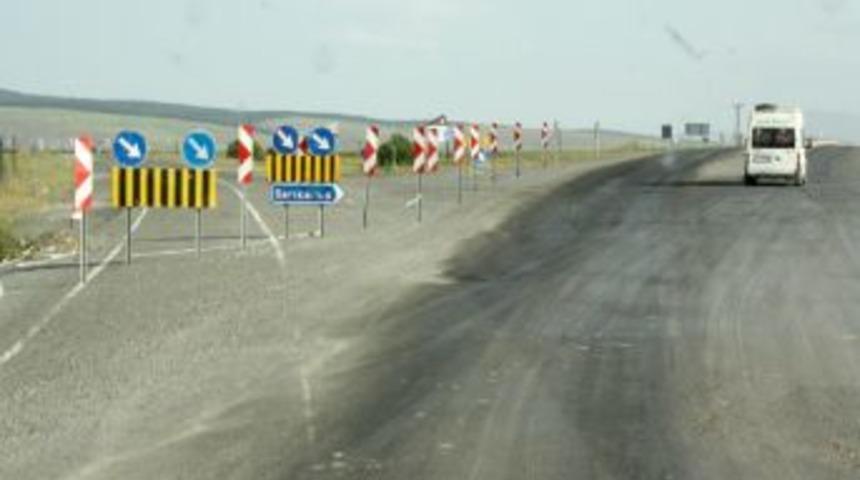 Uzun s&uuml;ren duble yol &ccedil;alışmaları s&uuml;r&uuml;c&uuml;leri mağdur ediyor