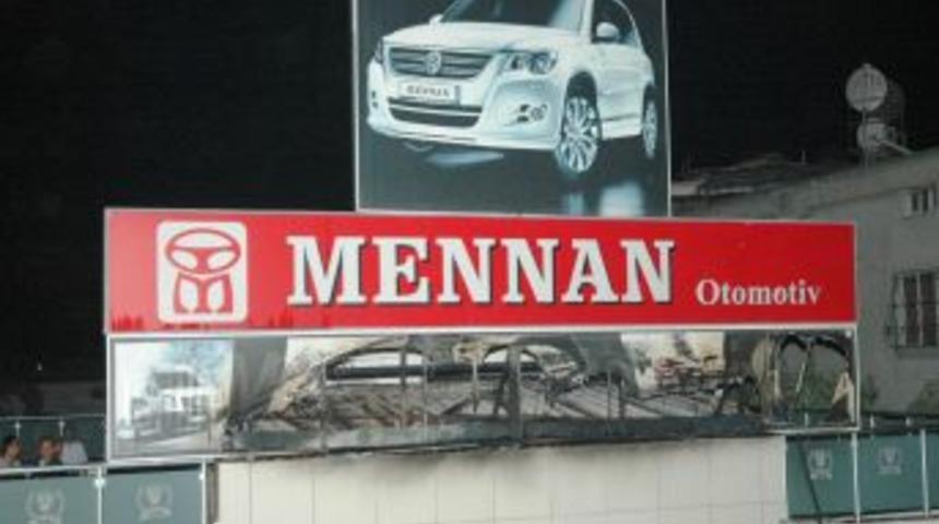 Oto galerisindeki yangın korkuttu