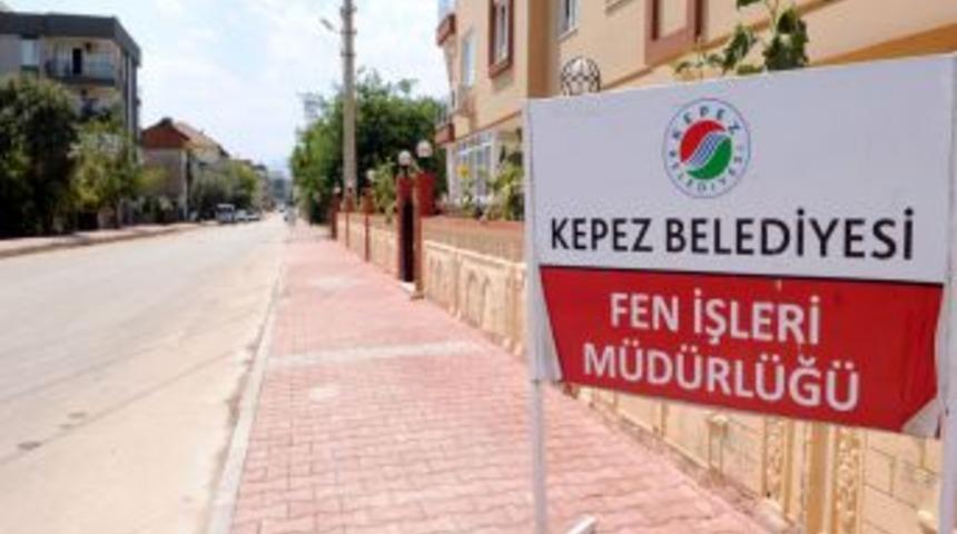 Kepez Belediyesi alt yapısı tamamlanan mahallelere kaldırım yapıyor