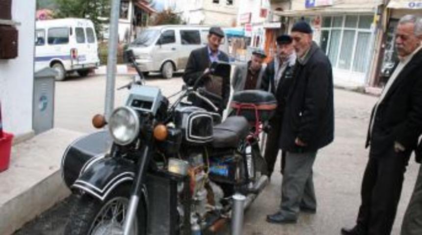Çok yakıt harcayınca, motosikletine otomobil motoru taktı