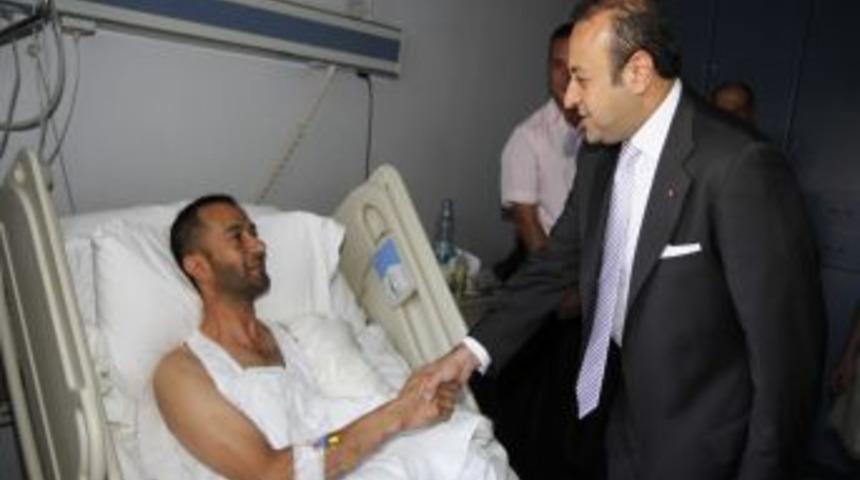 Bağış, Siirt'te yaralanan polis memurunu hastanede ziyaret etti