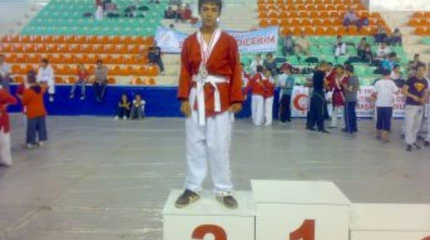 Batman&rsquo;a iki madalya ile d&ouml;nd&uuml;ler