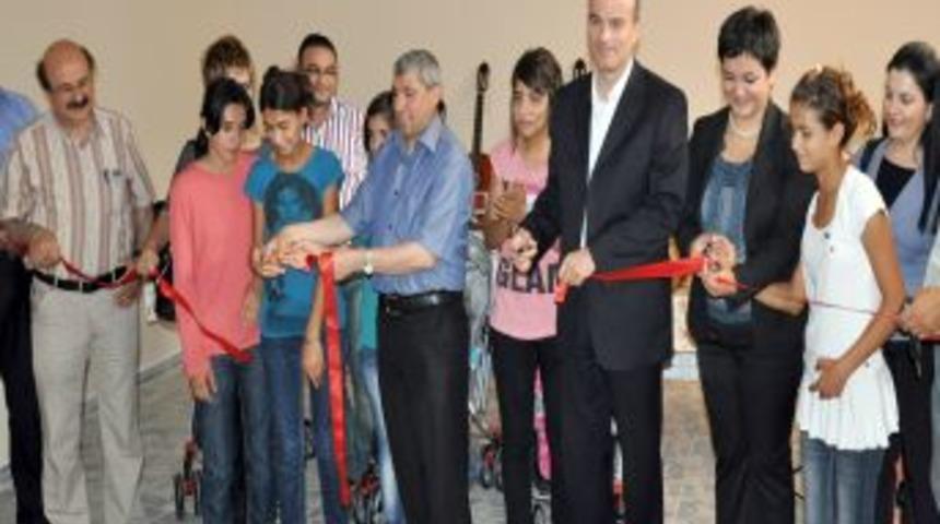 Avukatlardan kimsesizlere anlamlı yardım