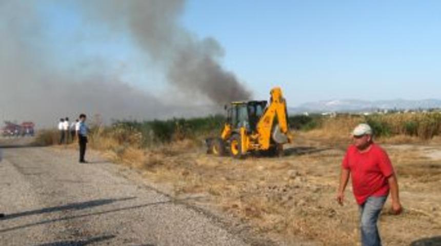 Edremit Havaalanı'nda &ccedil;ıkan ot yangını 5 saatte s&ouml;nd&uuml;r&uuml;ld&uuml;