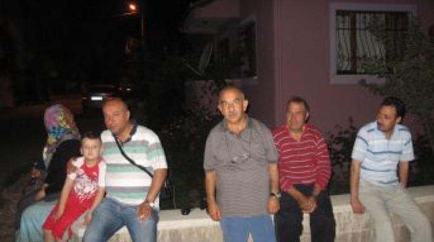 Simav'da deprem paniği