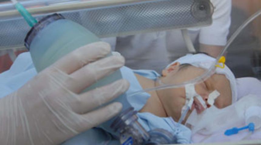 Doktorun ihmali Eymen bebeği öldürüyordu