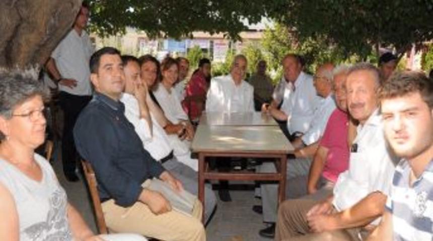 Milletvekili İşbilen, tatilini se&ccedil;menlerin sıkıntılarını dinleyerek ge&ccedil;iriyor