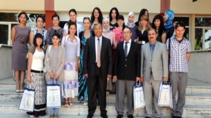 Kırımlı &uuml;niversite &ouml;ğrencileri K&uuml;tahya Valisi &Ccedil;ift&ccedil;i'yi ziyaret etti