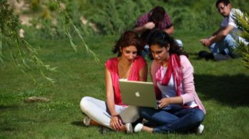 Zirve &Uuml;niversitesi, sosyal medya kullanımında T&uuml;rkiye birincisi